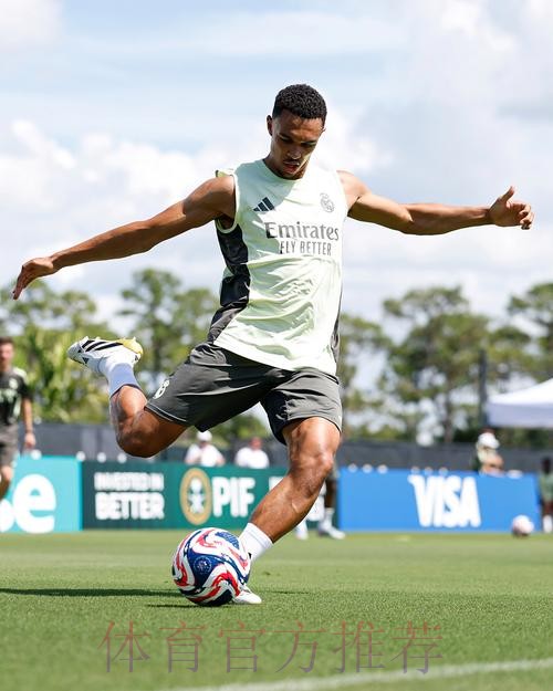 太阳报:皇马想让阿诺德提前解约 以参加世俱杯 太阳报:皇马想让阿诺德提前解约 以参加世俱杯